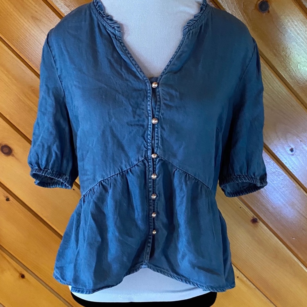 Frye Women Medium Blue Lyocell Chambray Peplum Ruffle V-Neck Button Top M NWT